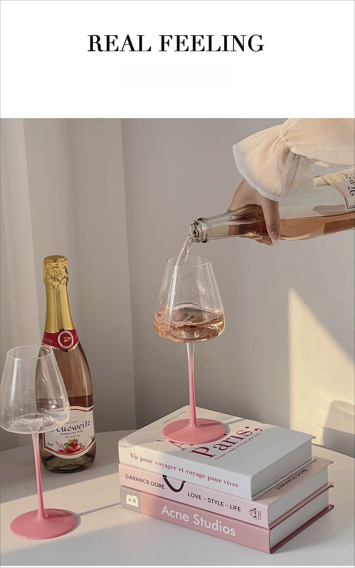 Gradual change of powder French goblet wine glass
