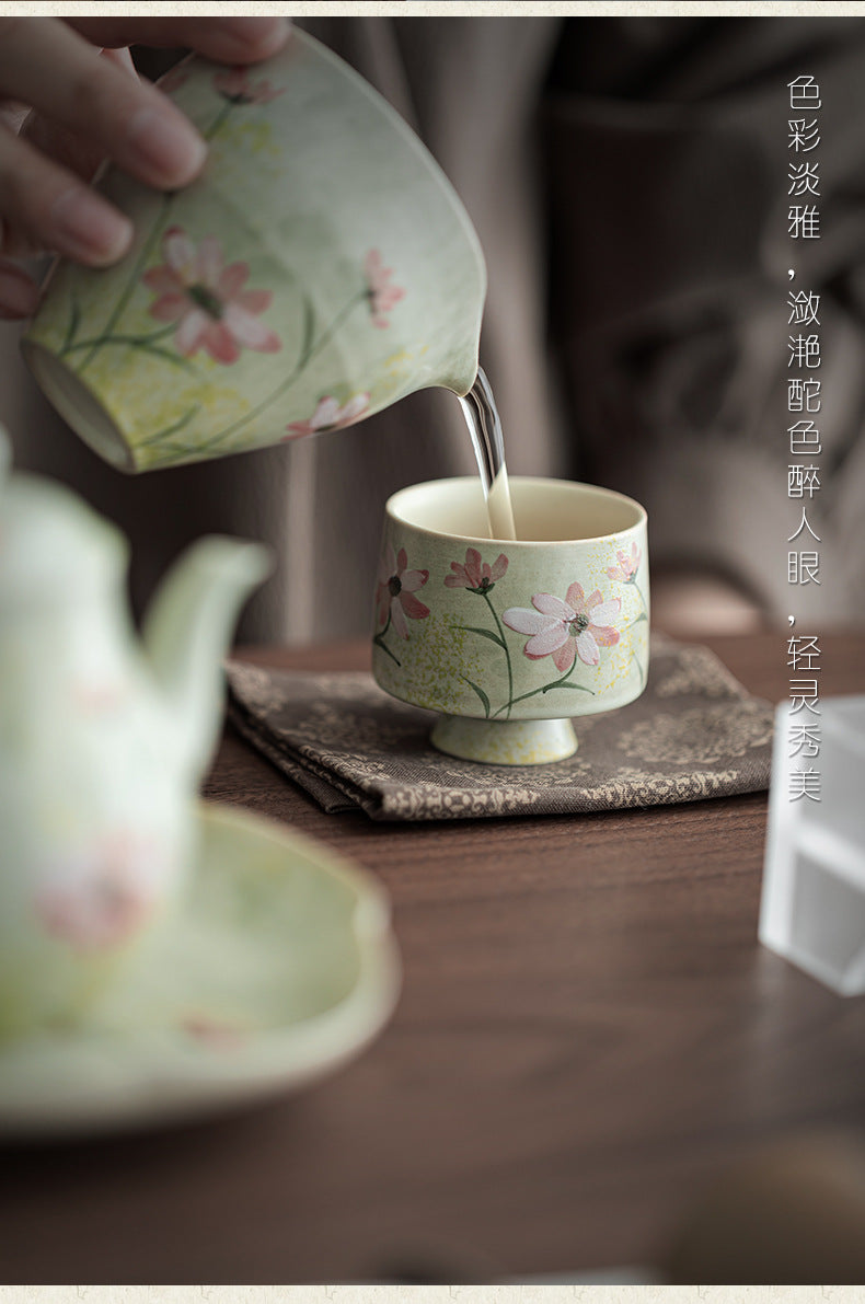 手描きの雛菊陶器の主人のカップの精緻なお茶のカップ家庭用のカップの高い足のカップのギフトセットのBrasilien 