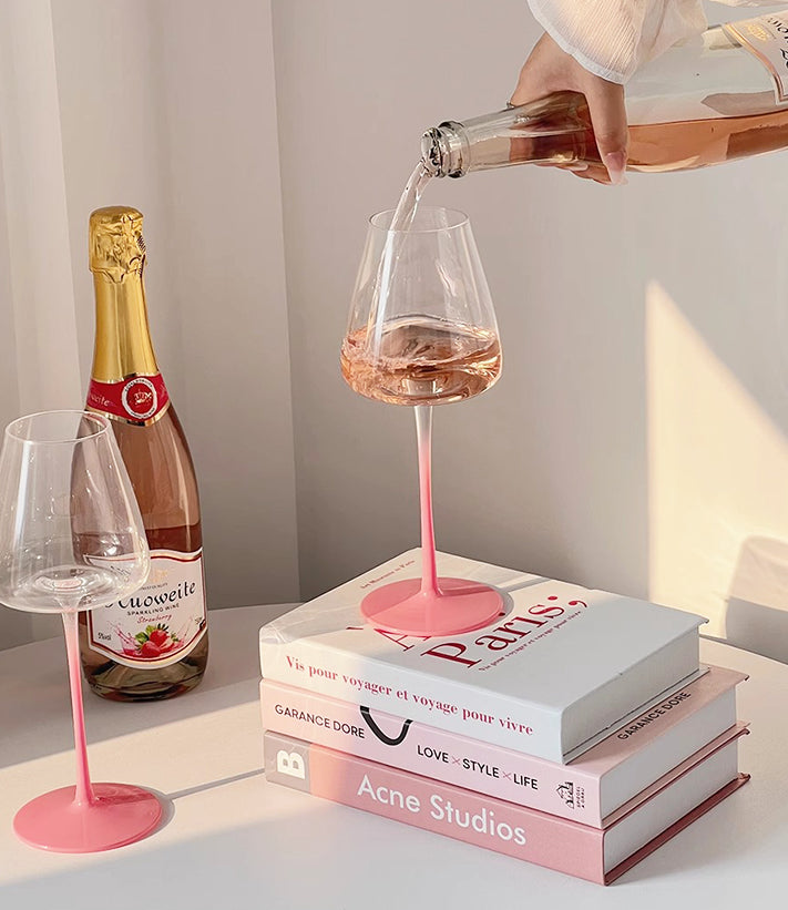 Gradual change of powder French goblet wine glass