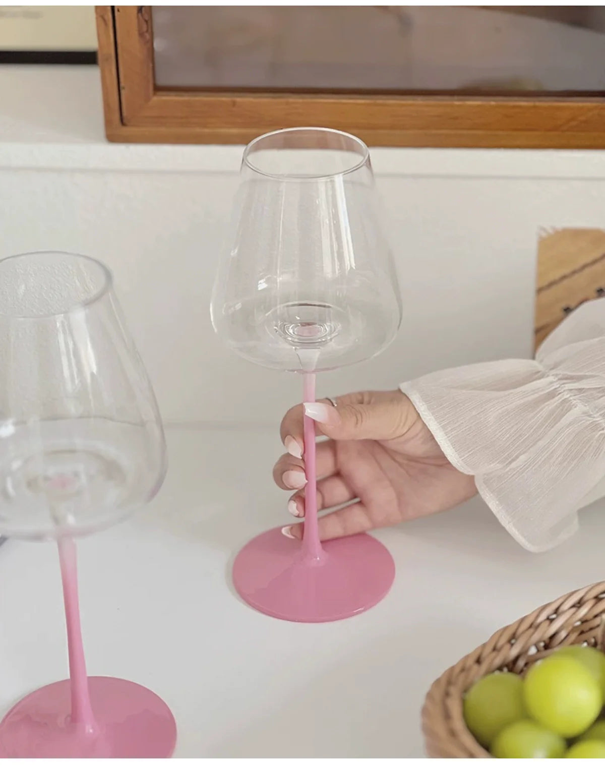 Gradual change of powder French goblet wine glass